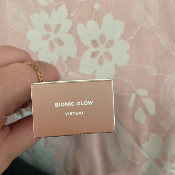 Milk makeup hilighter - Picture 3 of 3